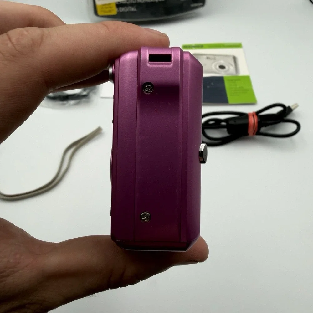Insignia NS-DSC7P09 7.0MP Digital Camera Pink Complete Box Tested Working